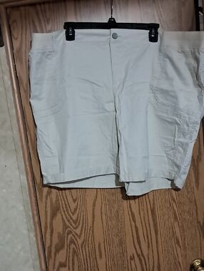 Sonoma Cream Women's Cargo Shorts Sz 24W